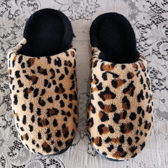 Isotoner Cheetah Print Clog Slippers Size 7.5-8 - Picture 2 of 6